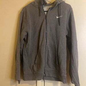 Item is preowned and a little bit worn out. It’s a men’s medium.